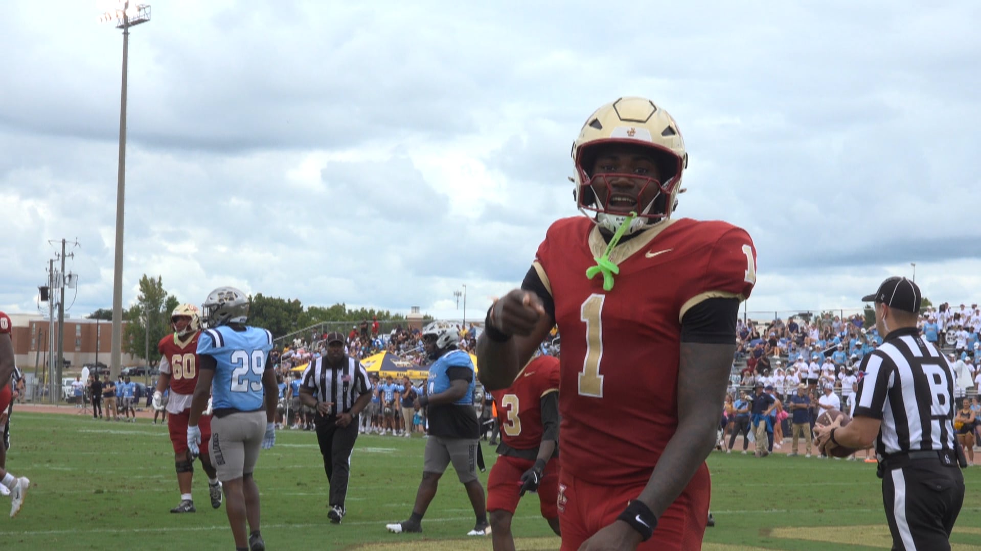 No. 2 Mississippi Gulf Coast Bulldogs Edge Jones College Bobcats 41-34 in Homecoming Thriller
