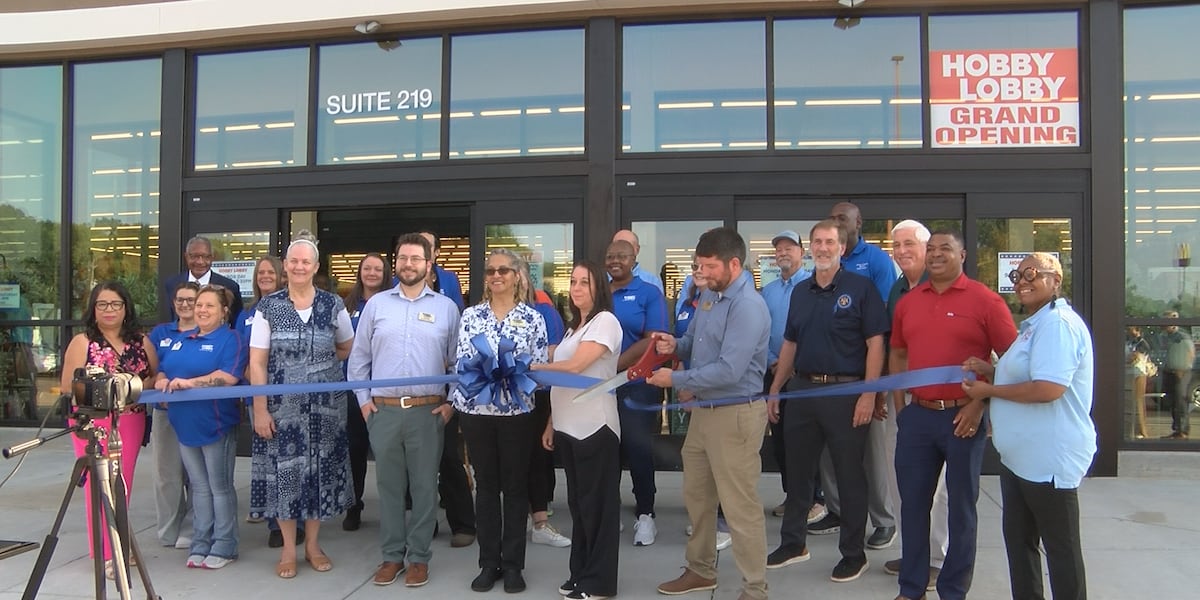 Leaders cut ribbon on new Hobby Lobby in Laurel