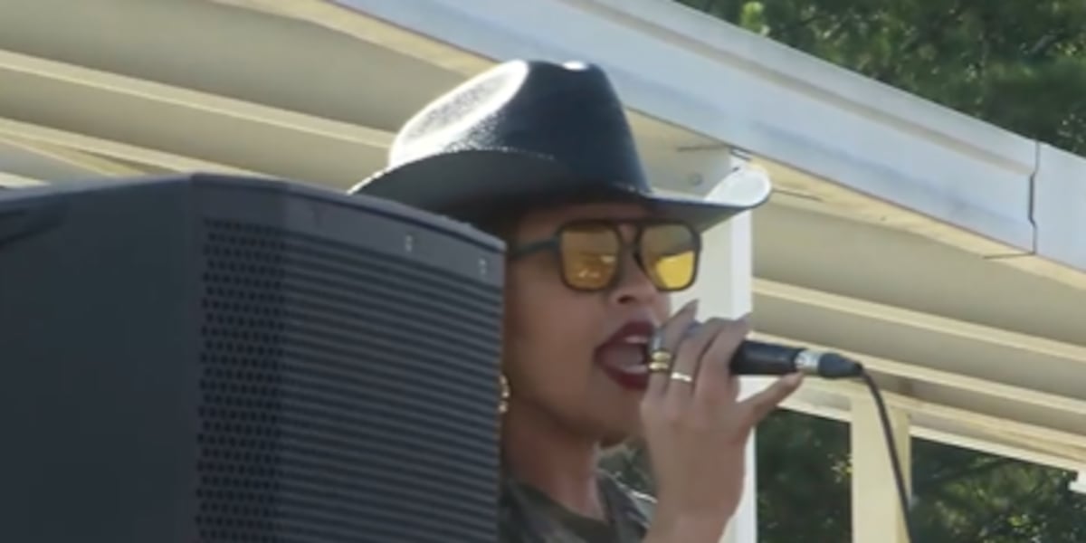 Local AGT contestant, Elsie, visits Long Leaf Elementary School